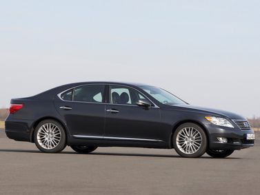 Lexus LS فيس ليفت IV، سيدان — منظر أمامي أيمن