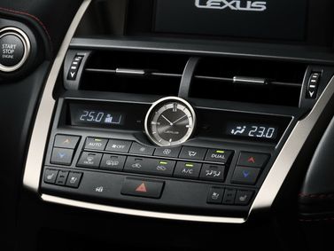 Lexus NX I، دفع رباعي 5 أبواب — الكونسول الوسطي