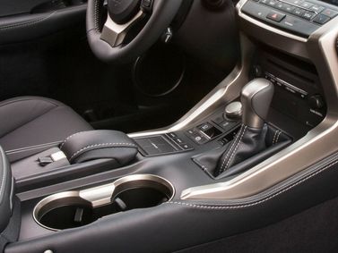Lexus NX I، دفع رباعي 5 أبواب — الكونسول الوسطي
