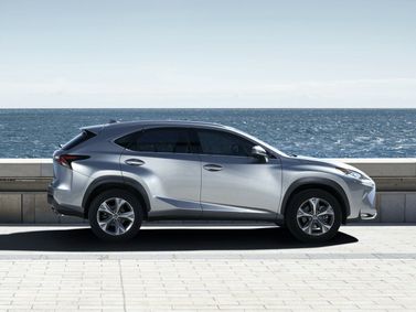 Lexus NX I، دفع رباعي 5 أبواب — منظر من الجانب الأيمن