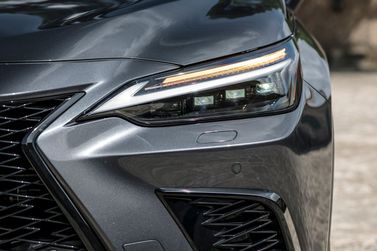 Lexus NX ثانياً، دفع رباعي 5 أبواب — المصباح الأمامي