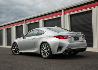 Lexus RC I، كوبيه — منظر خلفي أيمن