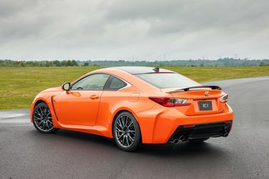 Lexus RC F I، كوبيه — منظر خلفي أيمن