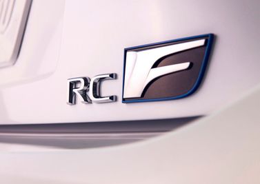 Lexus RC F أنا فيس ليفت، كوبيه — شعار السيارة واسم الطراز