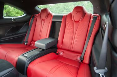 Lexus RC F I، كوبيه — المقاعد الخلفية