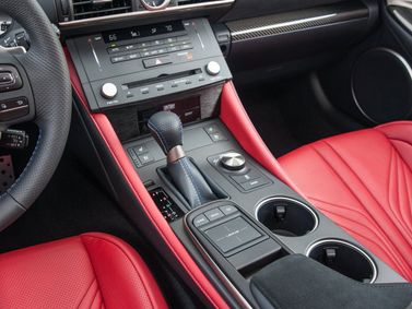 Lexus RC F I، كوبيه — الكونسول الوسطي