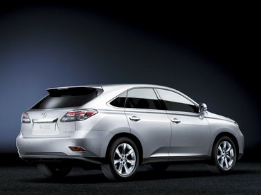 Lexus RX ثالثاً، دفع رباعي 5 أبواب — منظر خلفي أيمن