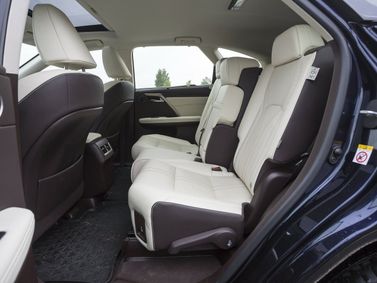 Lexus RX رابعاً، دفع رباعي 5 أبواب L — المقاعد الخلفية