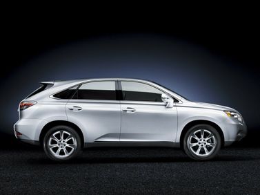 Lexus RX ثالثاً، دفع رباعي 5 أبواب — منظر من الجانب الأيمن