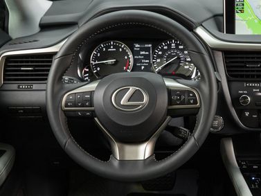 Lexus RX رابعاً، دفع رباعي 5 أبواب — عجلة القيادة