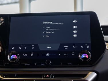 Lexus RX V، دفع رباعي 5 أبواب — شاشة نظام المعلومات والترفيه