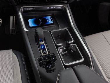 Lexus TX، دفع رباعي 5 أبواب — الكونسول الوسطي