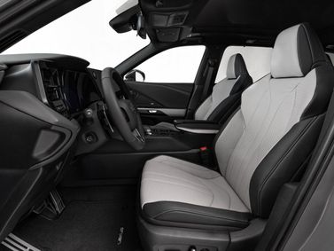 Lexus TX، دفع رباعي 5 أبواب — منطقة السائق