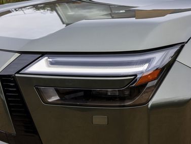 Lexus TZ، دفع رباعي 5 أبواب — المصباح الأمامي