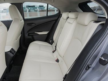 Lexus UX I، دفع رباعي 5 أبواب — المقاعد الخلفية