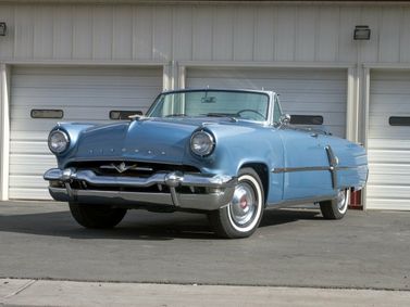 Lincoln Capri, Кабриолет — вид спереди справа