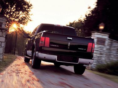 Lincoln Mark LT I, Пикап двойная кабина — вид сзади слева