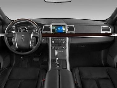 Lincoln MKS I, Седан — передняя панель