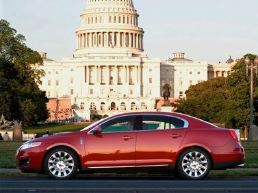 Lincoln MKS I, Седан — вид слева