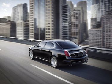 Lincoln MKS I, Седан — вид сзади справа