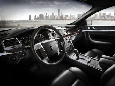 Lincoln MKS I, Седан — место водителя