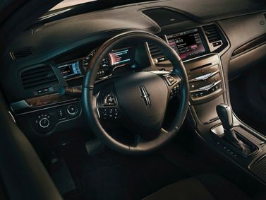Lincoln MKS I Рестайлинг, Седан — место водителя