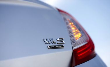 Lincoln MKS I Рестайлинг, Седан — эмблема и обозначение модели