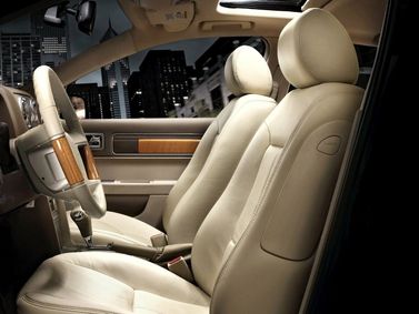Lincoln MKZ أنا (زفير)، سيدان — المقاعد الأمامية