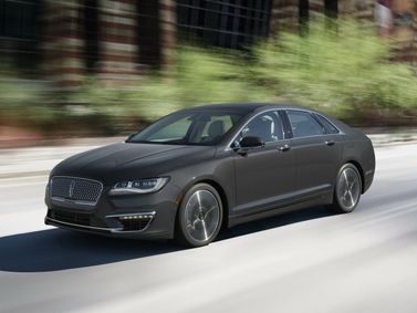 Lincoln MKZ فيس ليفت الثاني، سيدان — منظر أمامي أيمن