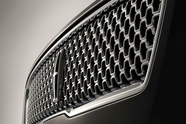 Lincoln MKZ فيس ليفت الثاني، سيدان — شبكة المبرد