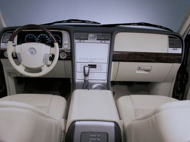 Lincoln Navigator ثانياً، دفع رباعي 5 أبواب — لوحة القيادة