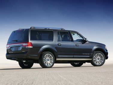 Lincoln Navigator ثالثاً فيس ليفت، دفع رباعي 5 أبواب L — منظر خلفي أيمن