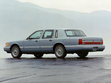 Lincoln Town Car II, Седан — вид сзади слева