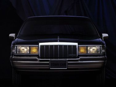 Lincoln Town Car II, Седан — вид спереди