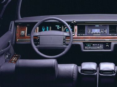 Lincoln Town Car II, Седан — передняя панель
