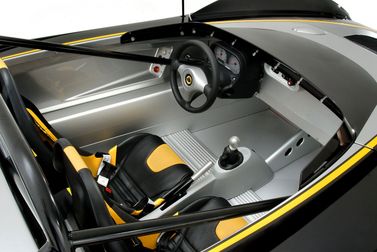 Lotus 2-Eleven, Родстер — место водителя