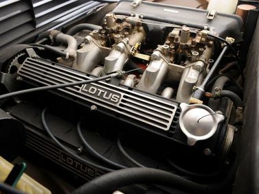 Lotus Eclat, Купе — моторный отсек