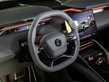 Lotus Eletre, Внедорожник 5 дв. — рулевое колесо