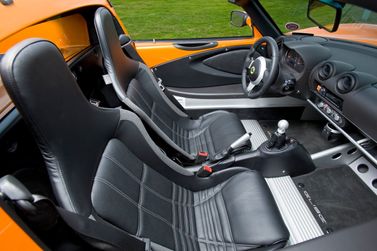 Lotus Elise II Рестайлинг, Родстер — общий вид салона