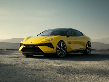 Lotus Emeya, Лифтбэк — вид спереди в три четверти