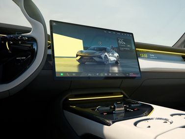 Lotus Emeya, Лифтбэк — экран мультимедийной системы