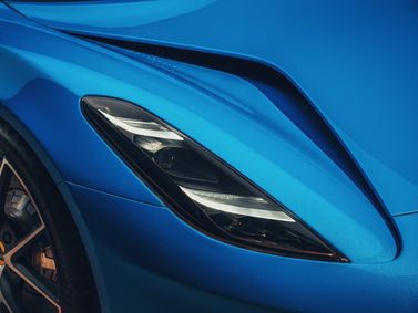 Lotus Emira, Купе — передняя фара