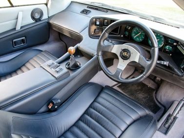 Lotus Esprit I, Купе — место водителя