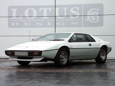 Lotus Esprit I, Купе — вид спереди слева