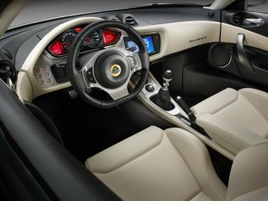 Lotus Evora, Купе — место водителя