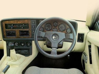 Lotus Excel, Купе — место водителя