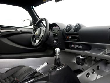 Lotus Exige III, Купе — место водителя