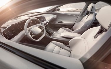 Lucid Air, Седан — место водителя