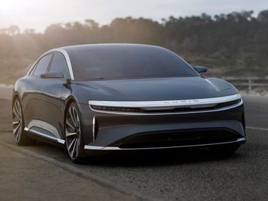 Lucid Air, Седан — вид спереди слева