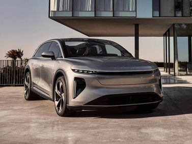 Lucid Gravity، دفع رباعي 5 أبواب — منظر أمامي